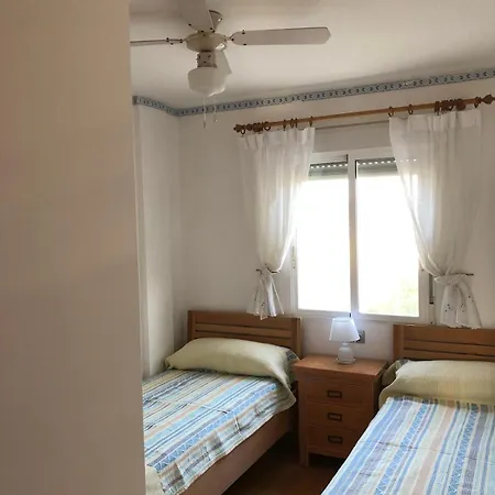Cosy With Pool And Near דירה