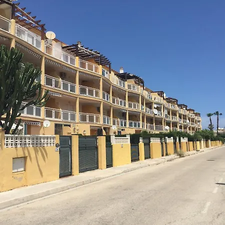 Cosy With Pool And Near 아파트 *