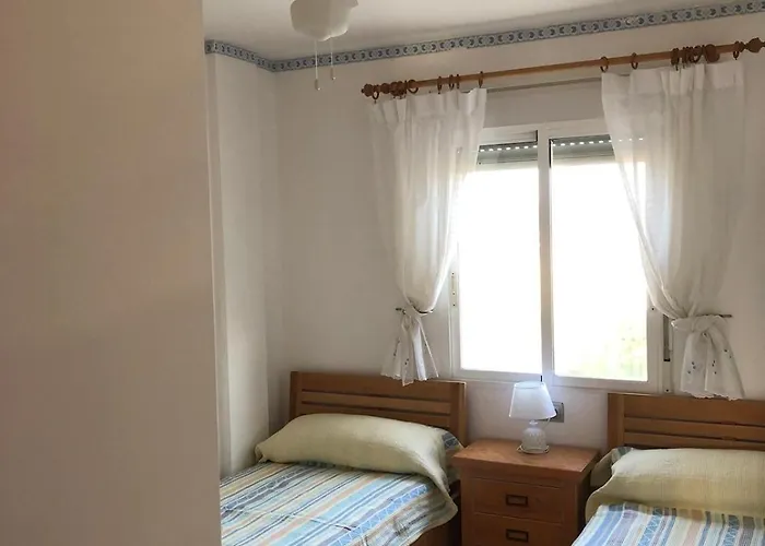 Cosy With Pool And Near 아파트