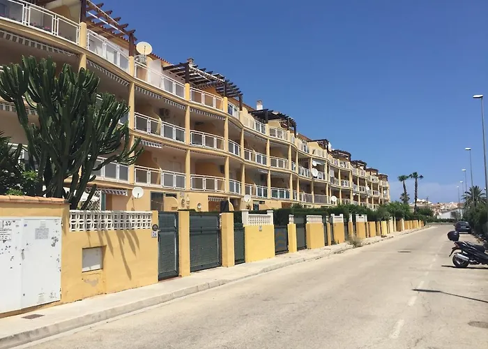 Cosy With Pool And Near Διαμέρισμα *