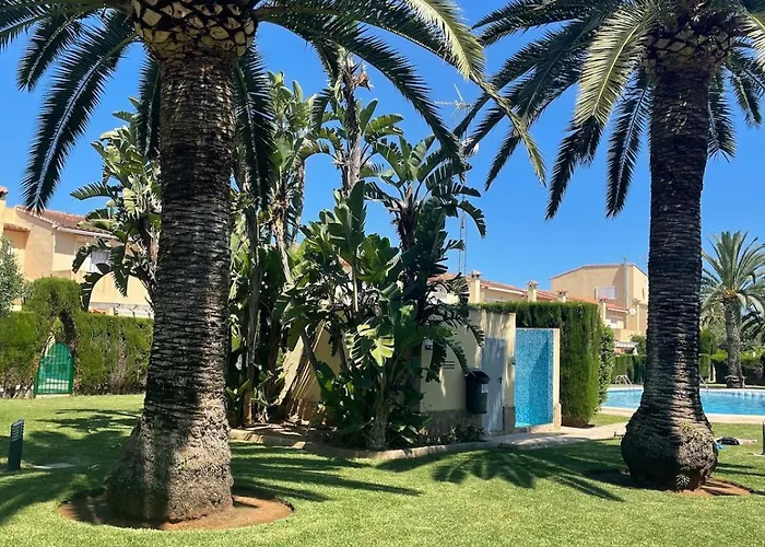 Cosy With Pool And Near