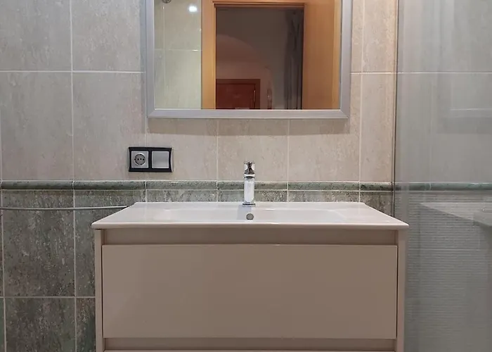 Cosy With Pool And Near Apartment